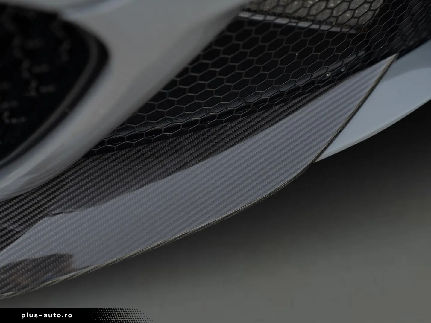 ASTON MARTIN Superleggera 5.2 V12