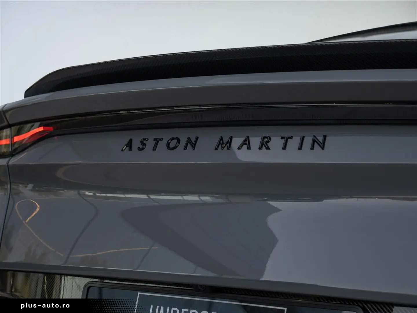 ASTON MARTIN Superleggera 5.2 V12