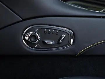 ASTON MARTIN Superleggera 5.2 V12