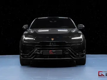 LAMBORGHINI Urus Performante 60th Full Carbon Akrapovic