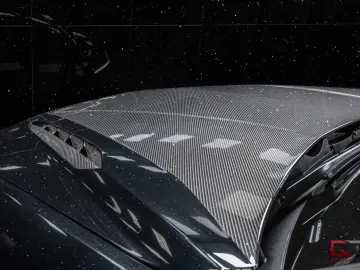 LAMBORGHINI Urus Performante 60th Full Carbon Akrapovic