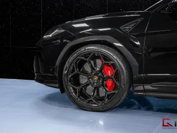 LAMBORGHINI Urus Performante 60th Full Carbon Akrapovic