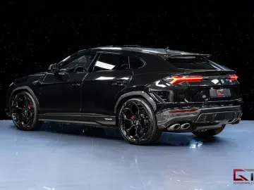 LAMBORGHINI Urus Performante 60th Full Carbon Akrapovic