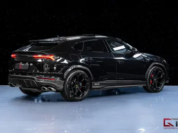 LAMBORGHINI Urus Performante 60th Full Carbon Akrapovic