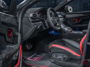 LAMBORGHINI Urus Performante 60th Full Carbon Akrapovic