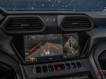 LAMBORGHINI Urus Performante 60th Full Carbon Akrapovic