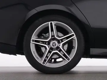 MERCEDES-BENZ CLA 200 AMG