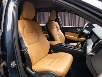 Volvo CX60 D4 Momentum 2WD