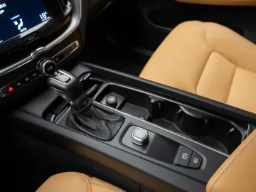Volvo CX60 D4 Momentum 2WD