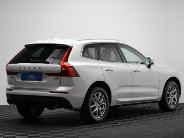 VOLVO XC60 B4 D AWD MomentumPro R-Kamera H&K PANO DAB