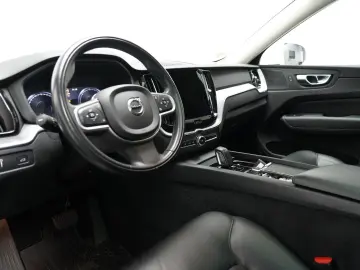 VOLVO XC60 B4 D AWD MomentumPro R-Kamera H&K PANO DAB