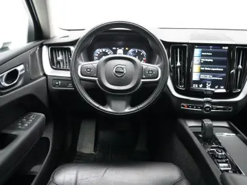 VOLVO XC60 B4 D AWD MomentumPro R-Kamera H&K PANO DAB