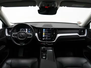 VOLVO XC60 B4 D AWD MomentumPro R-Kamera H&K PANO DAB