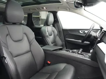 VOLVO XC60 B4 D AWD MomentumPro R-Kamera H&K PANO DAB