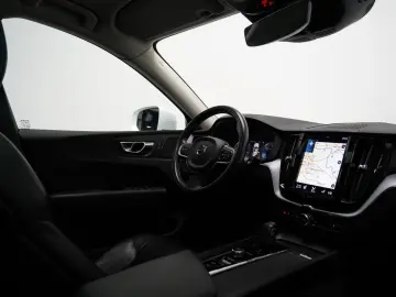 VOLVO XC60 B4 D AWD MomentumPro R-Kamera H&K PANO DAB