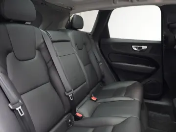 VOLVO XC60 B4 D AWD MomentumPro R-Kamera H&K PANO DAB