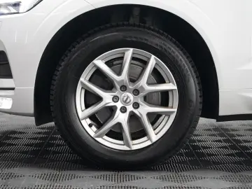 VOLVO XC60 B4 D AWD MomentumPro R-Kamera H&K PANO DAB