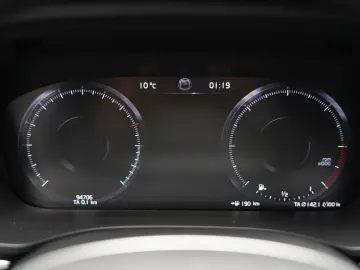 VOLVO XC60 B4 D AWD MomentumPro R-Kamera H&K PANO DAB