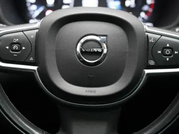VOLVO XC60 B4 D AWD MomentumPro R-Kamera H&K PANO DAB