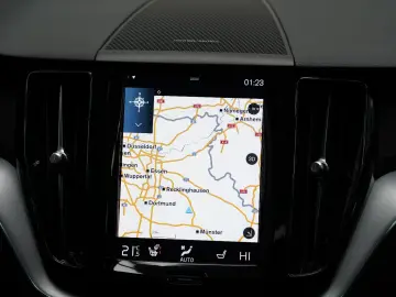 VOLVO XC60 B4 D AWD MomentumPro R-Kamera H&K PANO DAB