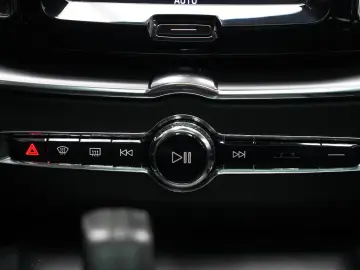 VOLVO XC60 B4 D AWD MomentumPro R-Kamera H&K PANO DAB