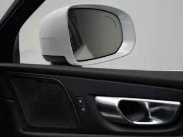 VOLVO XC60 B4 D AWD MomentumPro R-Kamera H&K PANO DAB