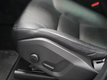 VOLVO XC60 B4 D AWD MomentumPro R-Kamera H&K PANO DAB
