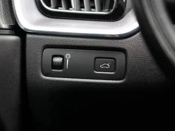 VOLVO XC60 B4 D AWD MomentumPro R-Kamera H&K PANO DAB