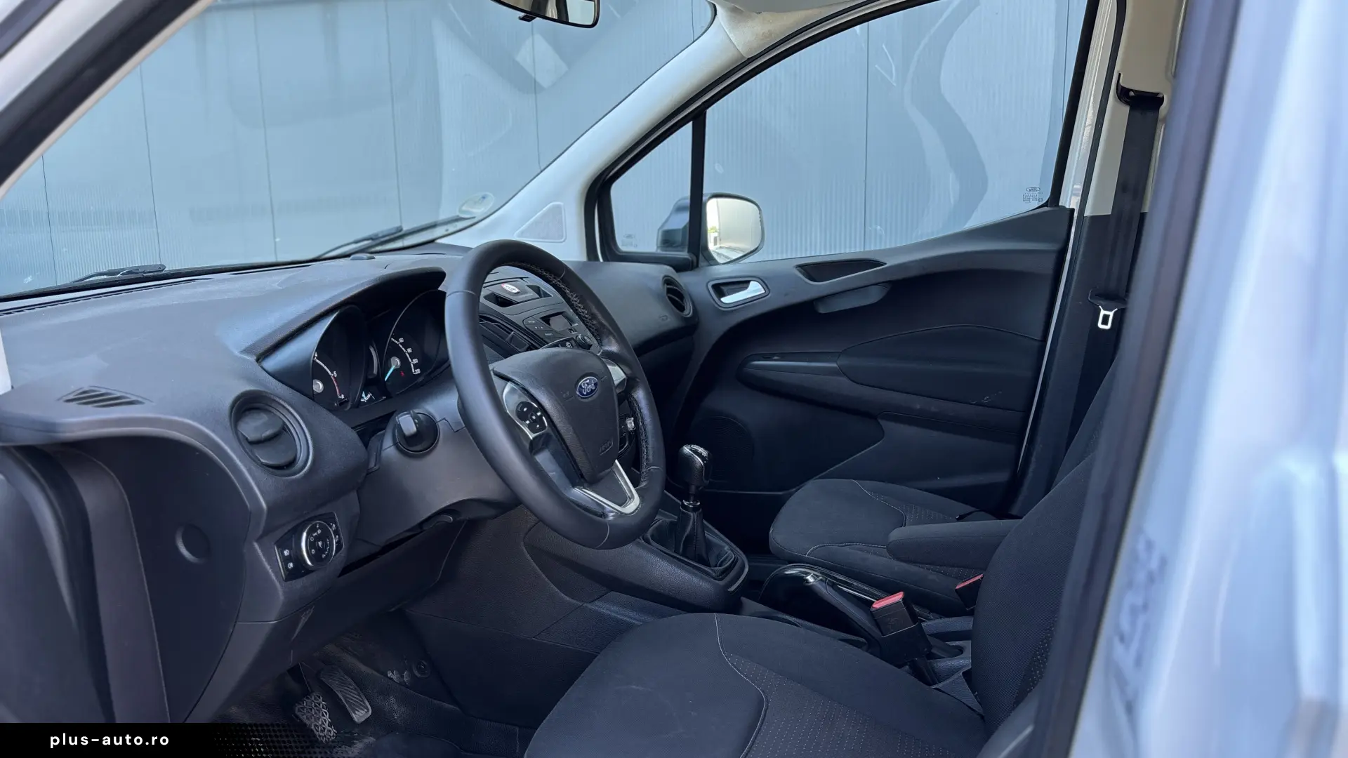 Ford Courier Tranzit 2023
