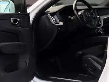 VOLVO XC60 2.0Diesel PDC Temp. Leder Sport Shz. AC LED