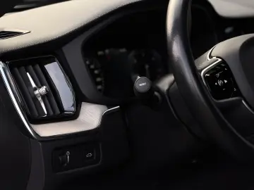 VOLVO XC60 2.0Diesel PDC Temp. Leder Sport Shz. AC LED