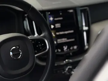 VOLVO XC60 2.0Diesel PDC Temp. Leder Sport Shz. AC LED