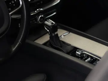 VOLVO XC60 2.0Diesel PDC Temp. Leder Sport Shz. AC LED