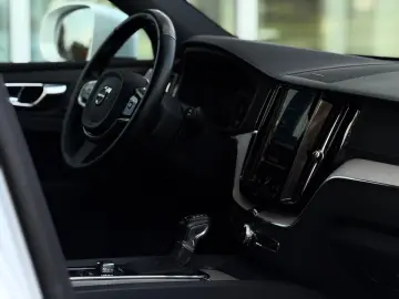 VOLVO XC60 2.0Diesel PDC Temp. Leder Sport Shz. AC LED