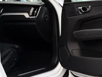 VOLVO XC60 2.0Diesel PDC Temp. Leder Sport Shz. AC LED