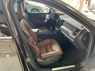 VOLVO XC60 D4 Momentum Zusätzlicher Radsatz