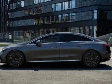 MERCEDES-BENZ EQE 300 AMG-Sport Hyper Pano Airm Sitz…