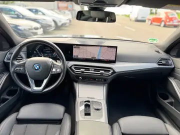 BMW 320 e Lim. Advantage Navi Live Cockpit HiFi AHK