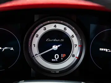 PORSCHE 992 Turbo S Cabriolet LIFT AKRAPOVIC PLDS  BOSE