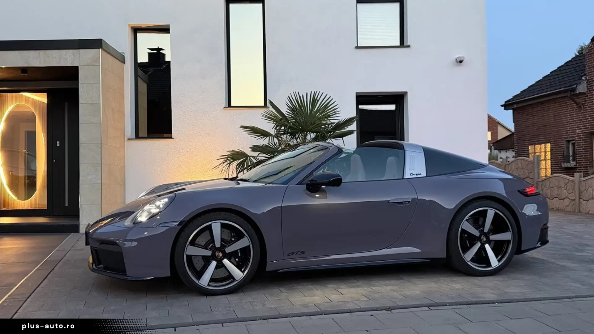 Porsche 992 Targa 4 GTS Exclusive Manufaktur