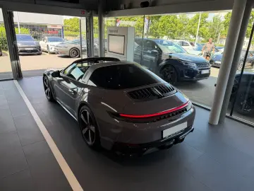 Porsche 992 Targa 4 GTS Exclusive Manufaktur