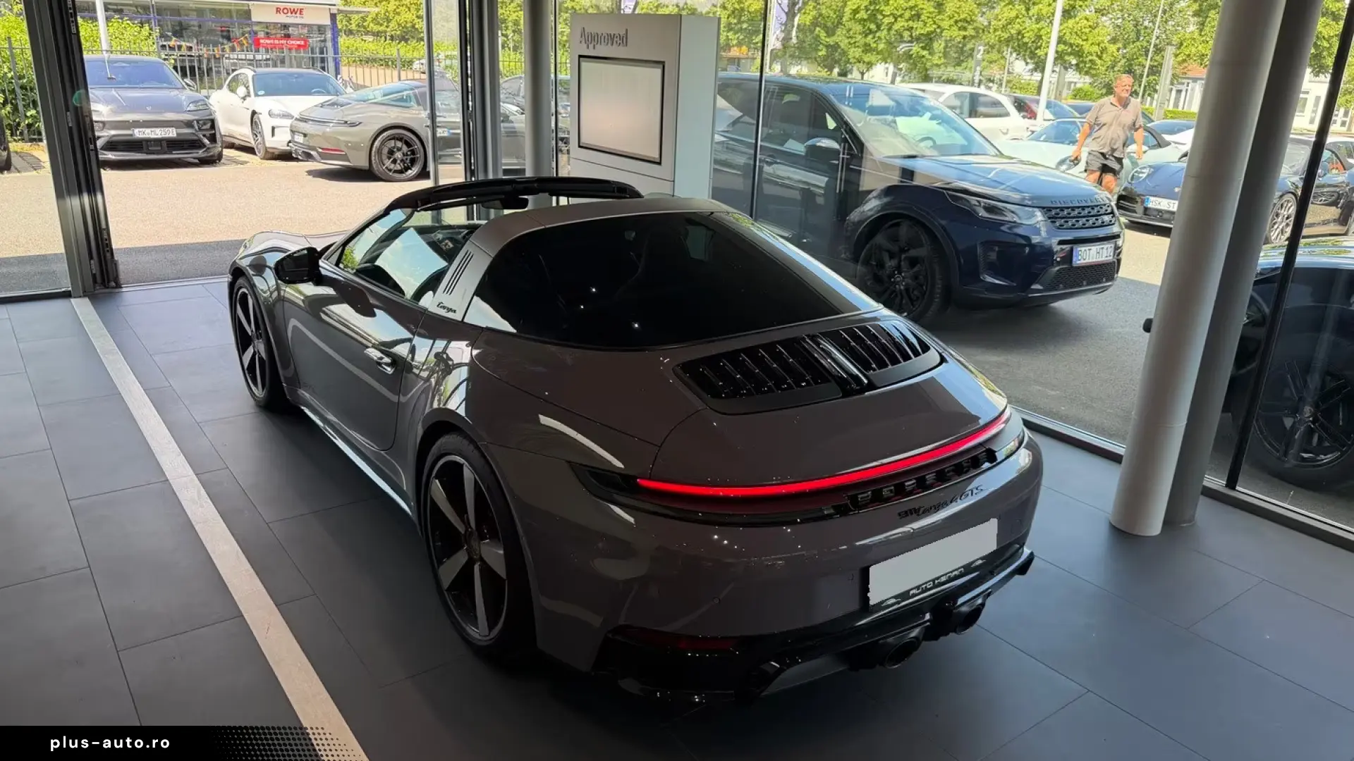 Porsche 992 Targa 4 GTS Exclusive Manufaktur