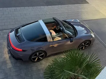 Porsche 992 Targa 4 GTS Exclusive Manufaktur