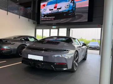 Porsche 992 Targa 4 GTS Exclusive Manufaktur