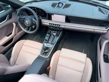 Porsche 992 Targa 4 GTS Exclusive Manufaktur