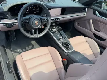 Porsche 992 Targa 4 GTS Exclusive Manufaktur