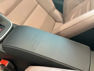 Porsche 992 Targa 4 GTS Exclusive Manufaktur