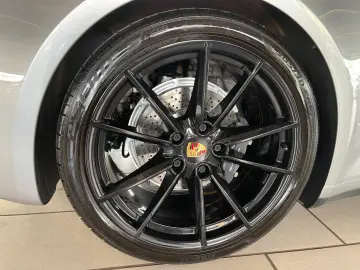 PORSCHE 992 Carrera Coupe SPORTABGAS BOSE 14WEGE CAM DAB