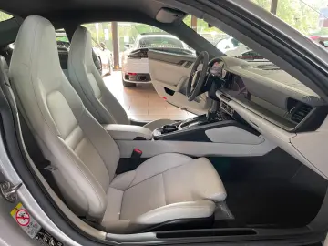 PORSCHE 992 Carrera Coupe SPORTABGAS BOSE 14WEGE CAM DAB