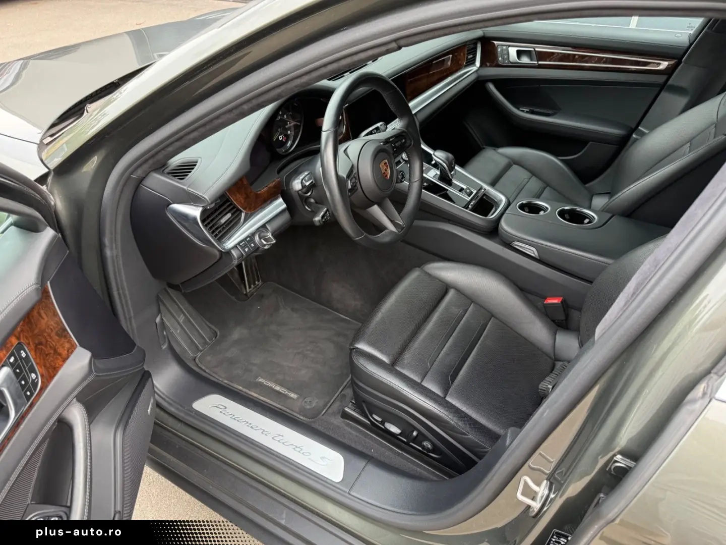 PORSCHE Panamera Sport Turismo Turbo S E-Hybrid Pano 21